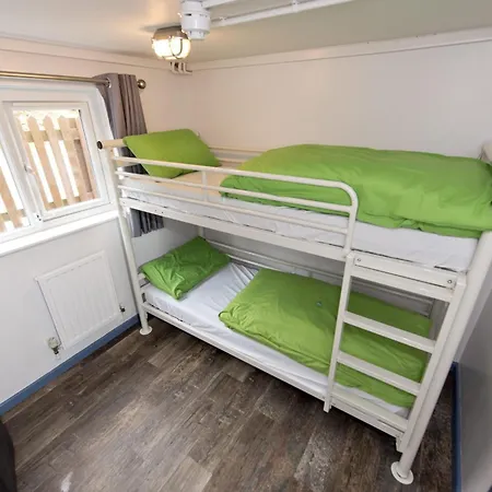 Yha Treyarnon Bay Hostel *