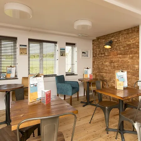 Yha Treyarnon Bay Hostel