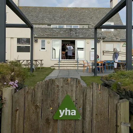 Yha Treyarnon Bay *